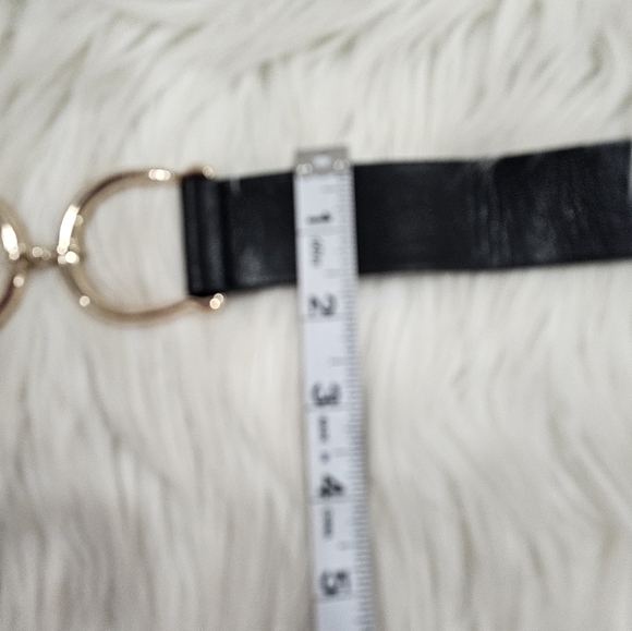 H&M front  buckle detail faux leather belt - Picture 2 of 7
